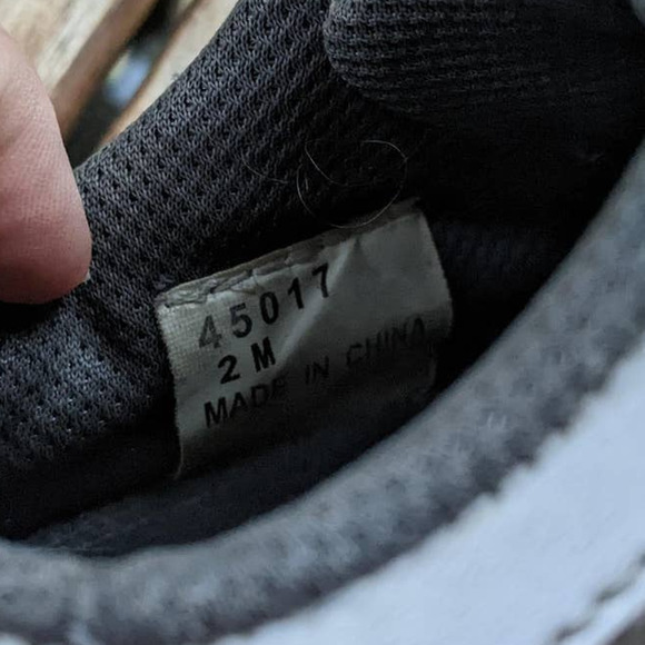 Footjoy Junior - White/Black/Silver Golf Shoes (FJ#45017) Size 2 *Needs spikes - Picture 11 of 12